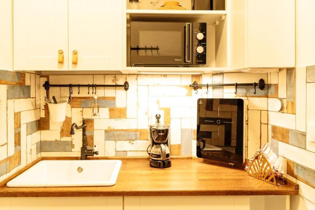La Dame Bleue Apartment Bukares Bagian luar foto
